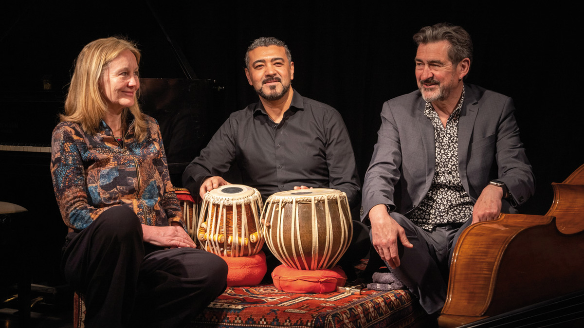 Jazz-meets-Tabla-Gruppenfoto-3-c-Lukas-Prelle-16zu9